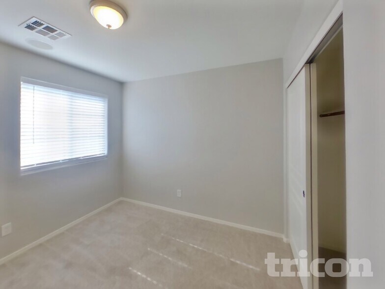 Building Photo - 1017 S 221st Dr