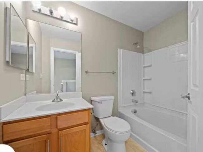 Building Photo - 512 Lincoln Station Dr