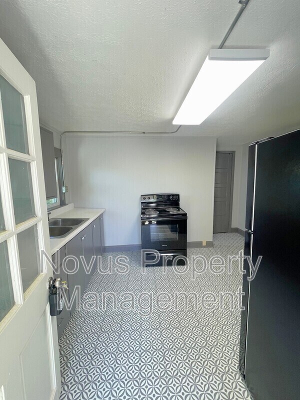 Building Photo - 107 Parson St