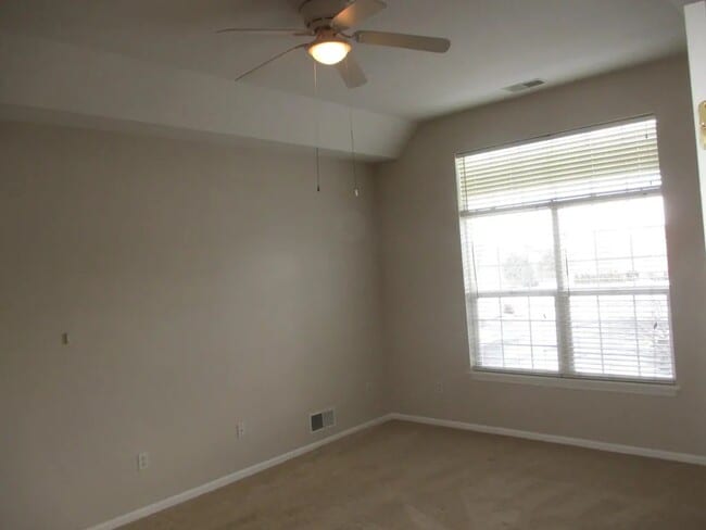 Building Photo - 892 Boxwood Dr