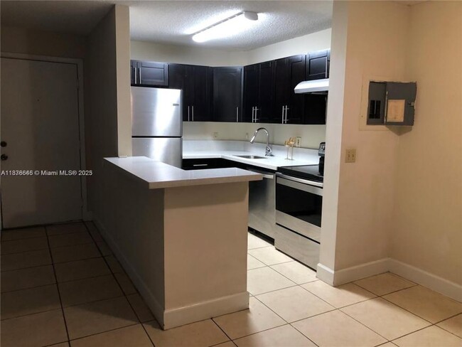 Building Photo - 2 bedroom in Plantation FL 33324
