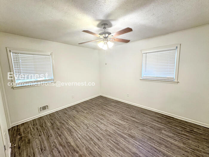 Building Photo - 10085 Brass Ring Rd