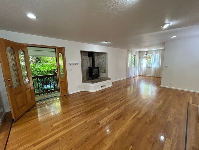 Building Photo - 2 Bed, 2.5 Bath Walnut Creek Home – Peacef...