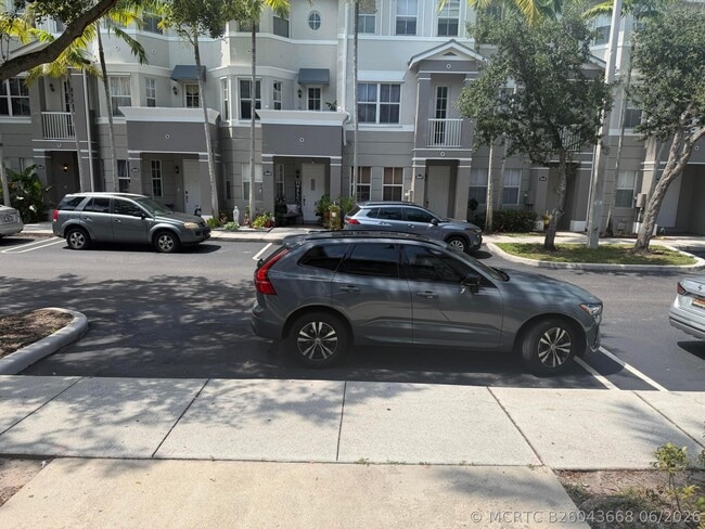 Building Photo - 1121 Shoma Dr