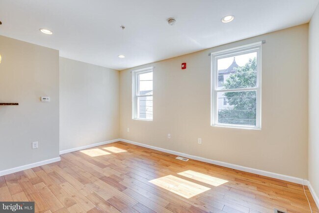 Building Photo - 662 N 33rd St