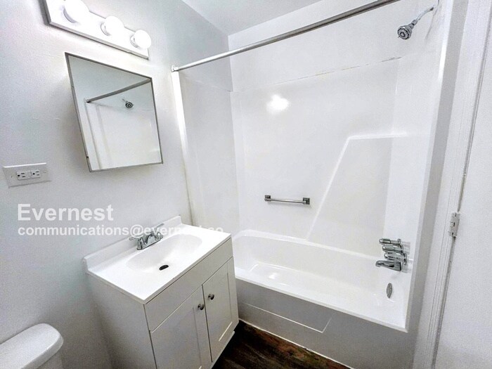 Building Photo - 5004 Alan Dr