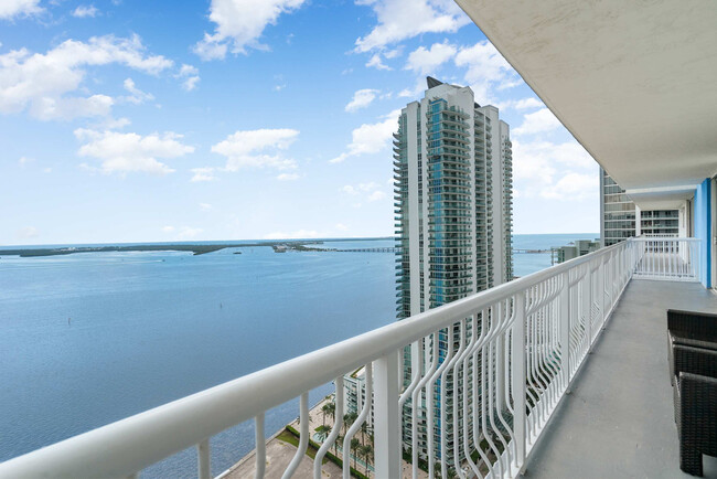 Building Photo - 1200 Brickell Bay Dr
