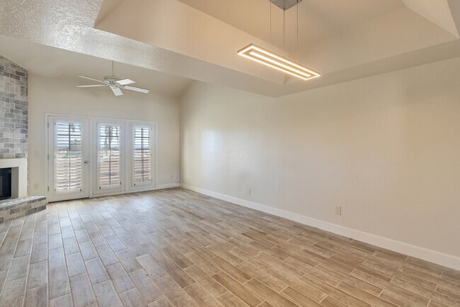 Building Photo - Arizona Biltmore Links Golf Course Condo now available!