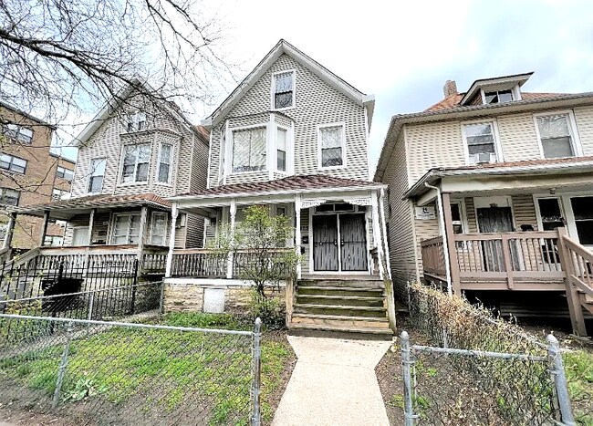 Building Photo - 2879 E 77th St