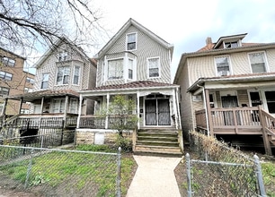 Building Photo - 2879 E 77th St