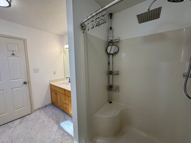 Building Photo - 307 Ludlow Dr