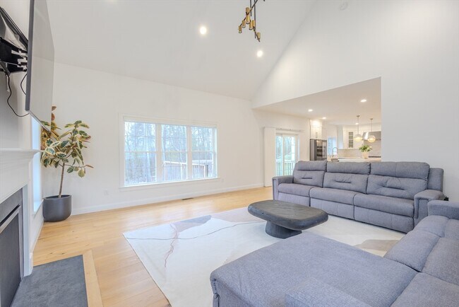 Building Photo - 18 Locust Hill Dr