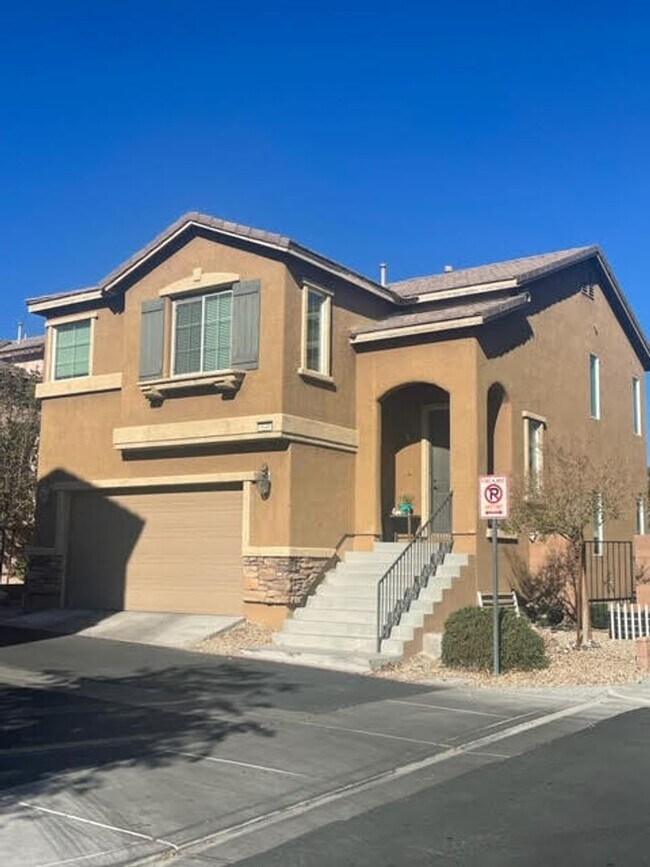 Primary Photo - Adorable 3-Bed, 3-Bath Home in Gated Commu...