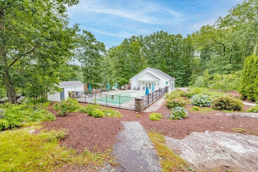 Middlebury Crossing Apartments 77 Newfield Ave Waterbury CT 06708