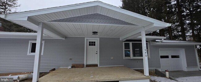 Building Photo - 1040 Chestnut Rd