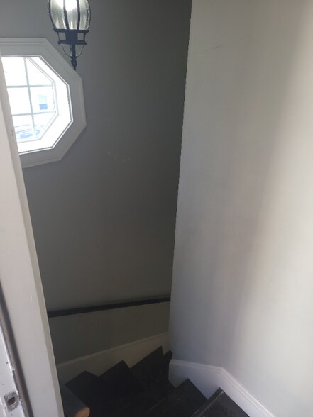 Building Photo - 8 Octavia St