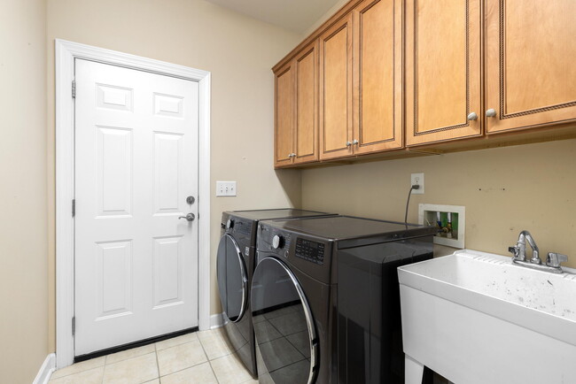 Building Photo - 3009 Coral Bell Ln