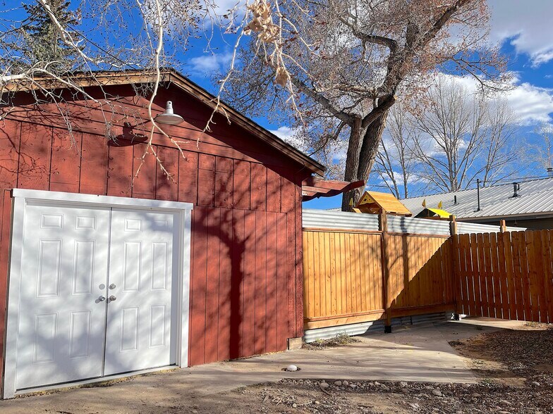 Building Photo - 700 W Ruby Ave