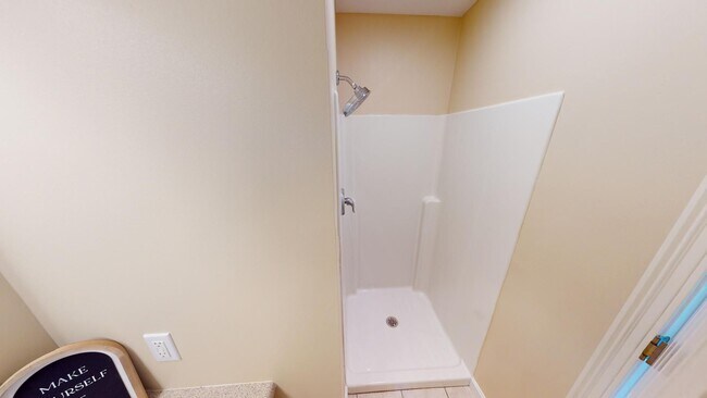 Building Photo - Excellent Canfield Location!! Very clean and well maintained 3 bedroom/2 Full Bath Condo.