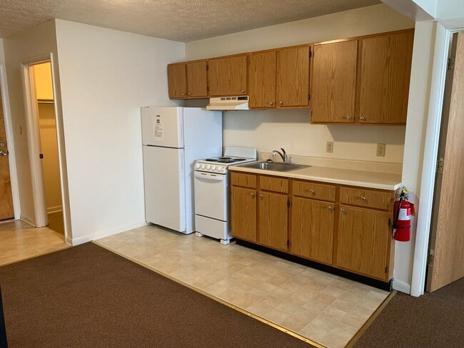 Building Photo - 1215 Maple St