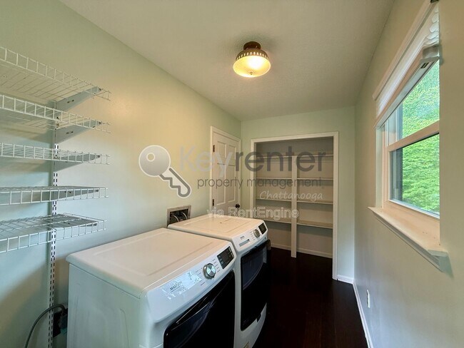 Building Photo - 4910 Bal Harbor Dr
