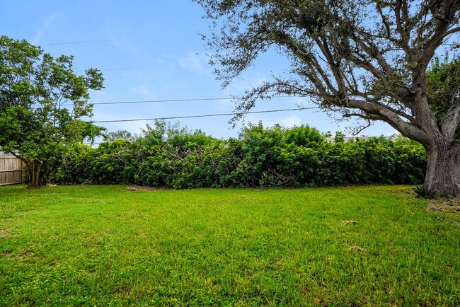 Building Photo - 3729 SW 1st Pl