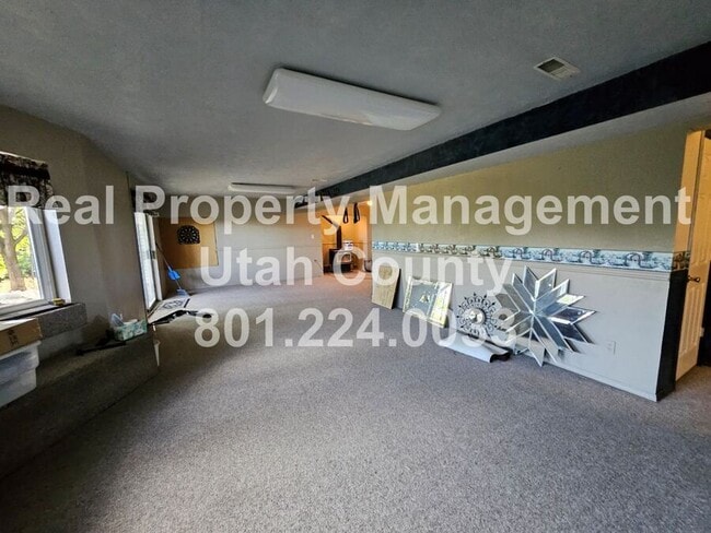 Building Photo - 675 Park Dr