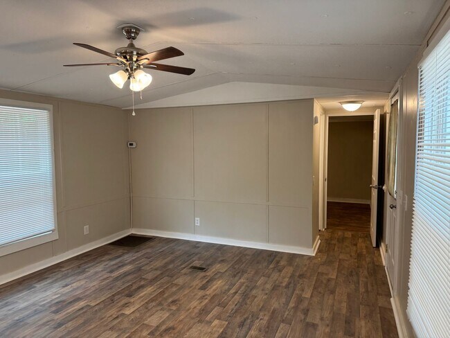 Building Photo - NEWLY UPDATED Two Bedroom Home in Troutman!!