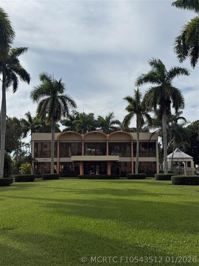 Building Photo - 9300 Fontainebleau Blvd