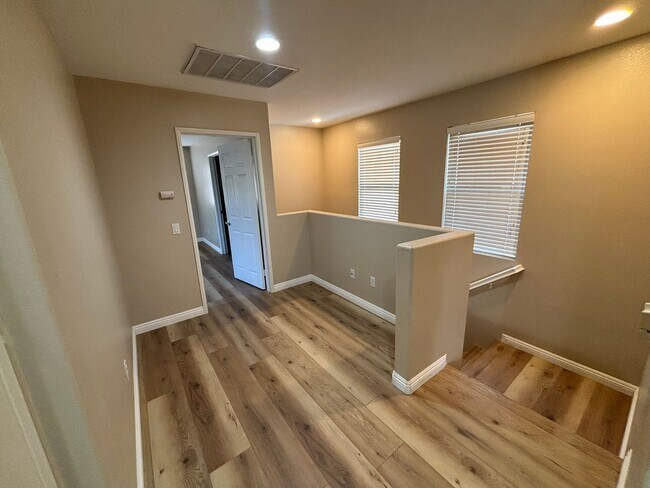 Building Photo - 3-Bedroom Townhome with Community Pool & S...