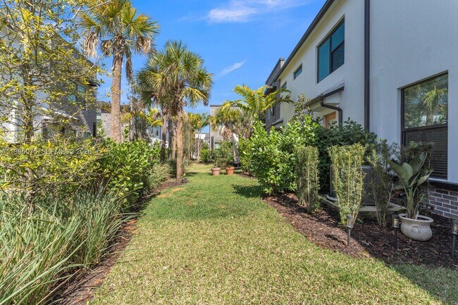 Building Photo - 8351 NW 7th Ct