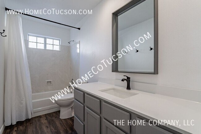 Building Photo - 2581 W Camino De La Joya