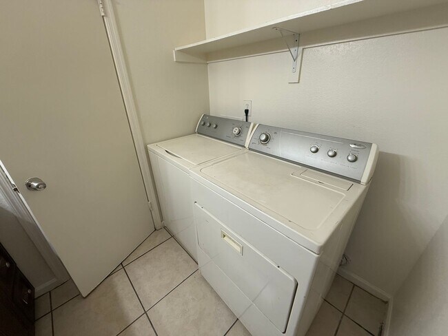 Building Photo - A580