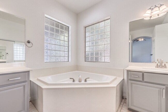 Building Photo - Stylishly Updated Henderson Home | New Stainless Steel Appliances | Heated Pool