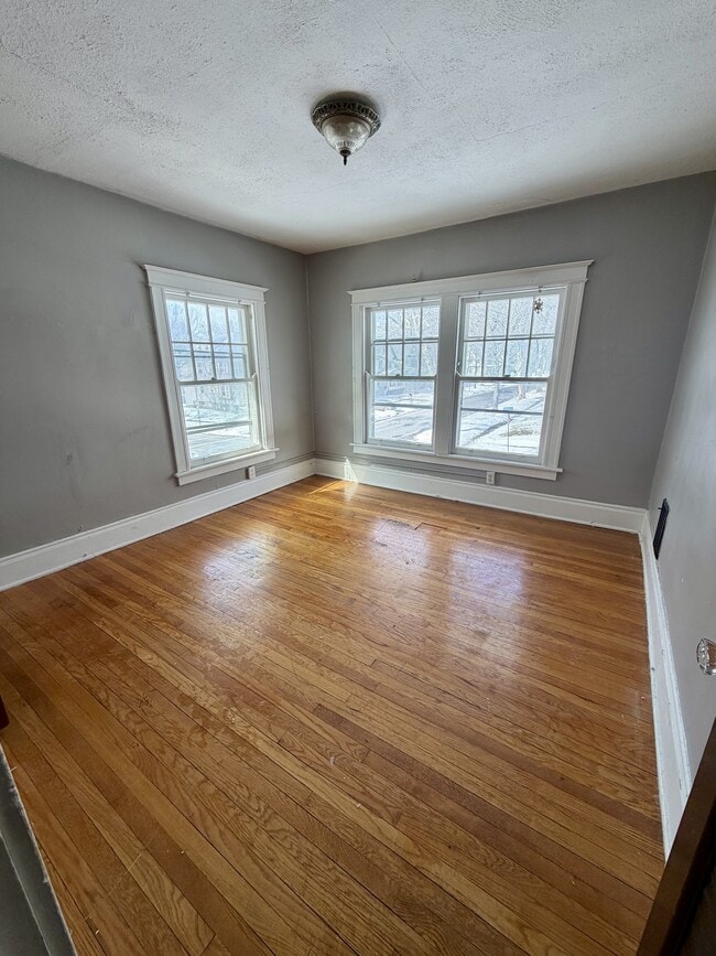 Building Photo - 175 Selye Terrace