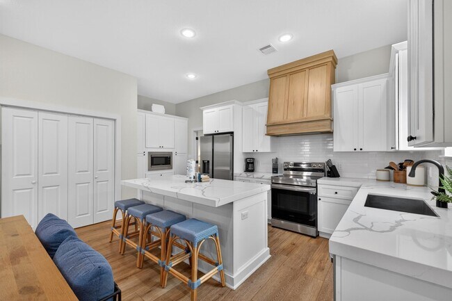 Building Photo - 2503 103rd St