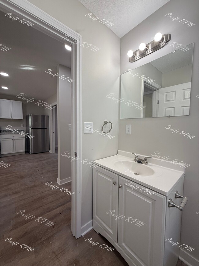 Building Photo - 1036 Oakland Ave