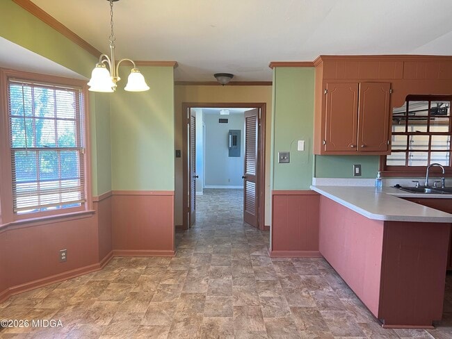 Building Photo - 853 Captain Kell Dr