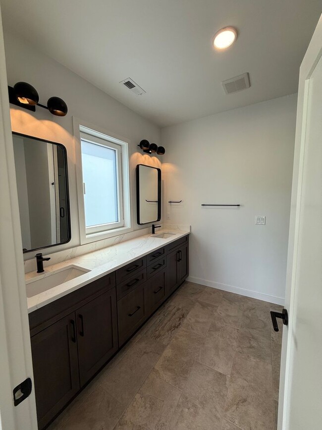 Building Photo - Single Family HOME with 3 Bedrooms 2 1/2 B...