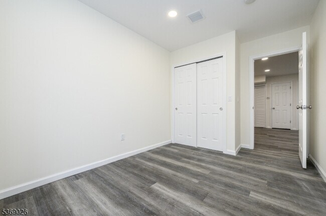 Building Photo - 287 Orange St