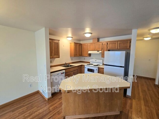 Building Photo - 8326 Henning Dr