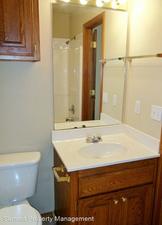Building Photo - Studio, 1 bath Apartment - 120 S. Burdick ...