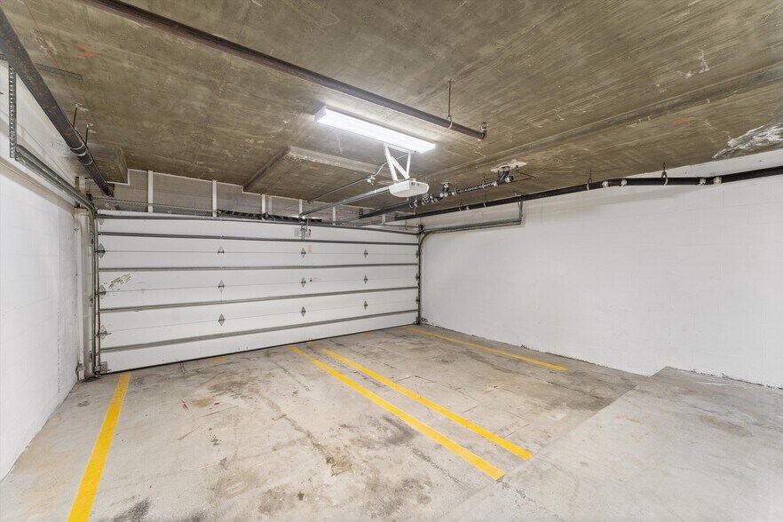 Building Photo - 1338 Yale St