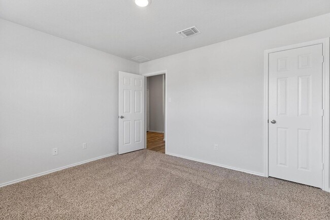 Building Photo - 504 Wyatt Wy