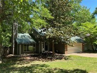 Building Photo - Gorgeous 3-Bed, 2.5-Bath Retreat Near Veterans Park
