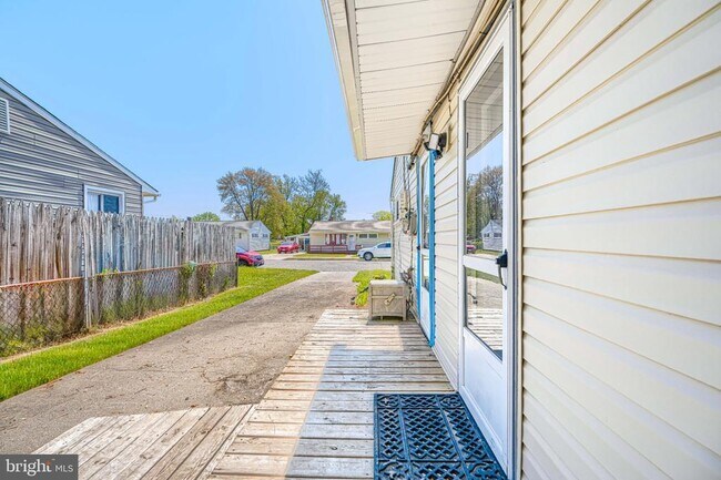 Building Photo - 5506 Adleigh Ave