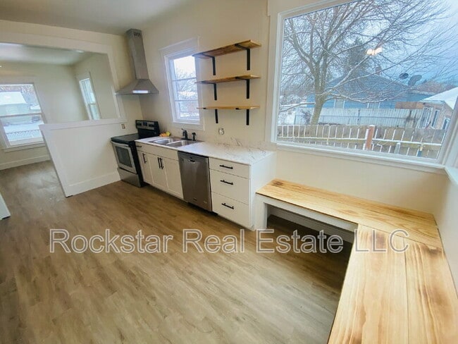 Building Photo - 5123 N Monroe St