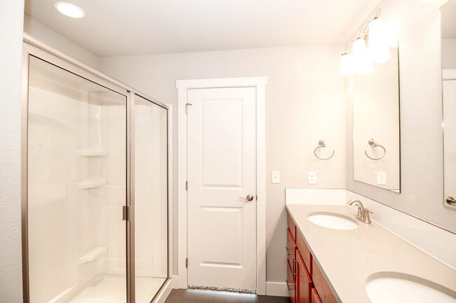 Building Photo - Beautiful 2 bed 2.5 Bath Townhome in West Greeley Available Early June!