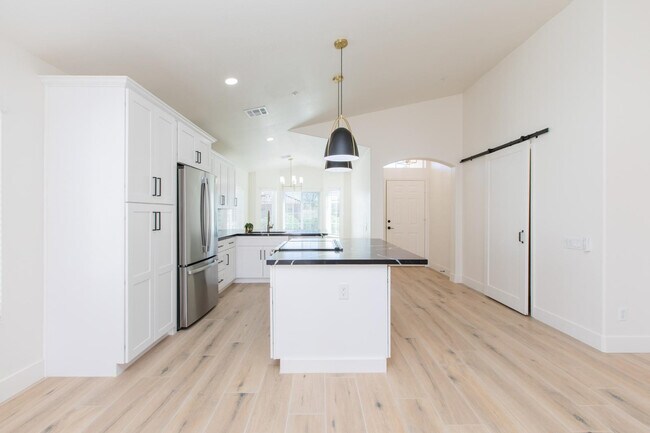 Building Photo - 23554 N 73rd Pl
