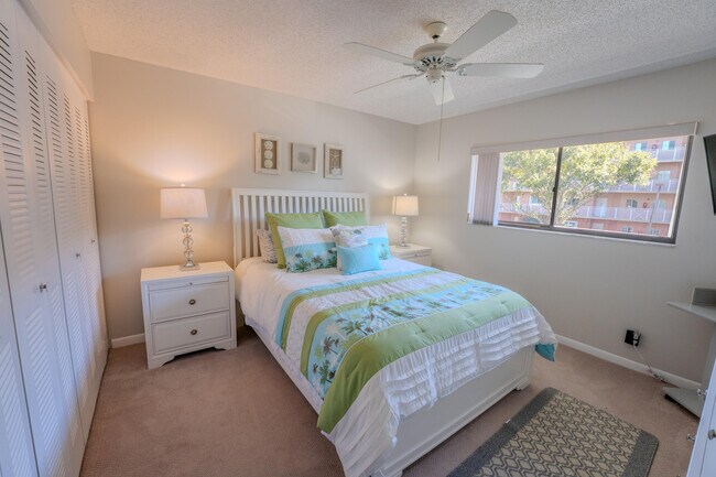 Building Photo - 4725 Lucerne Lakes Blvd E